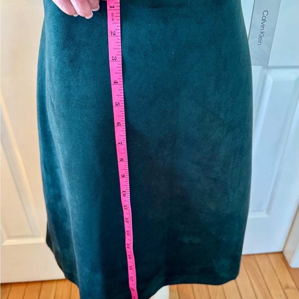 ☘️NWT CALVIN KLEIN green faux suede dress with gold tone accents size 12 - Picture 2 of 7